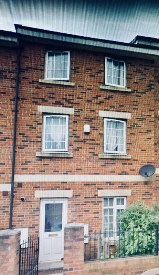 The Townhouse Newcastle Apartment Exterior photo